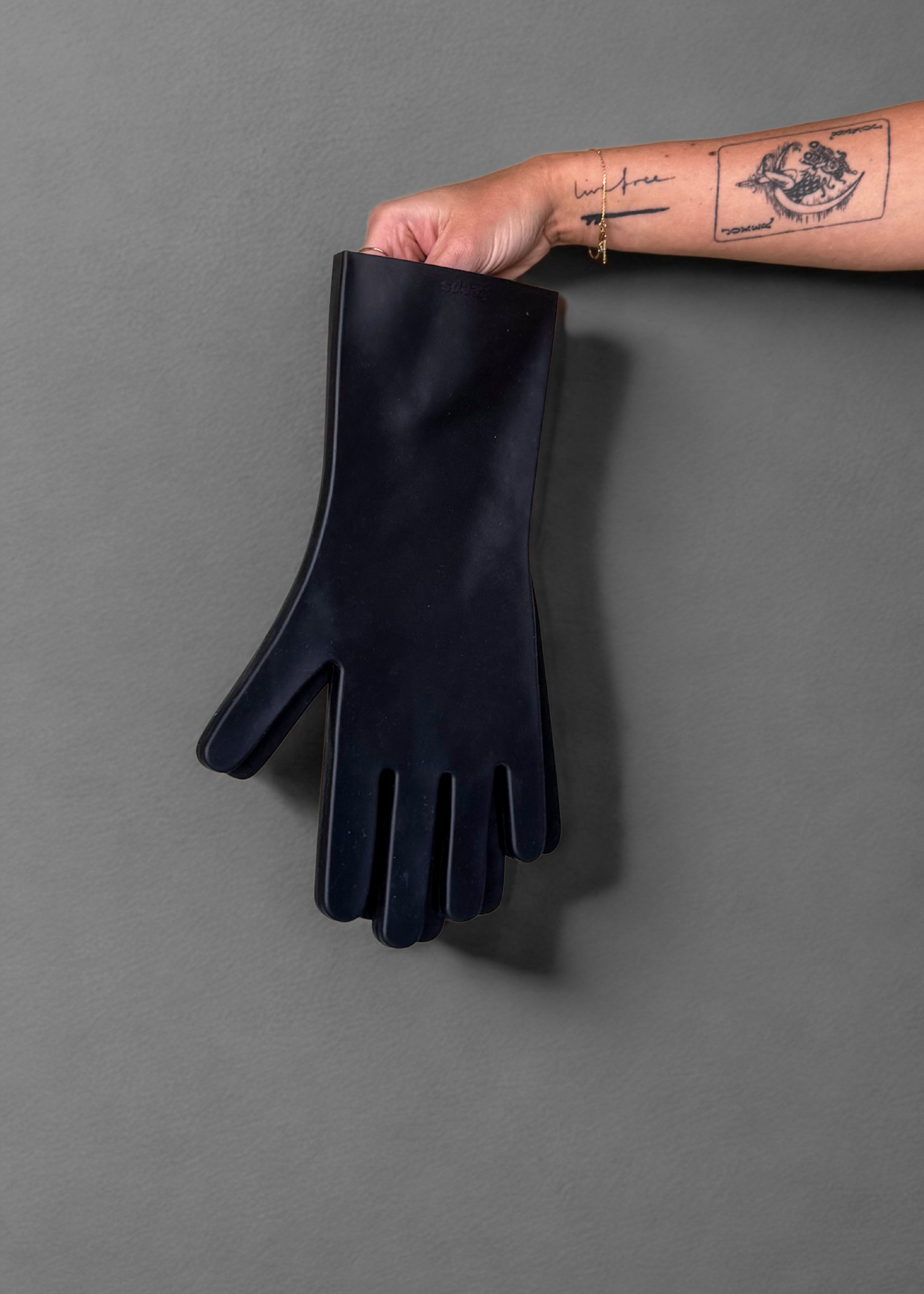 KEEPS BLACK GLOVES