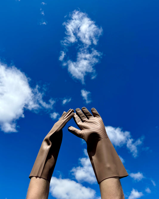 UMBER GLOVES